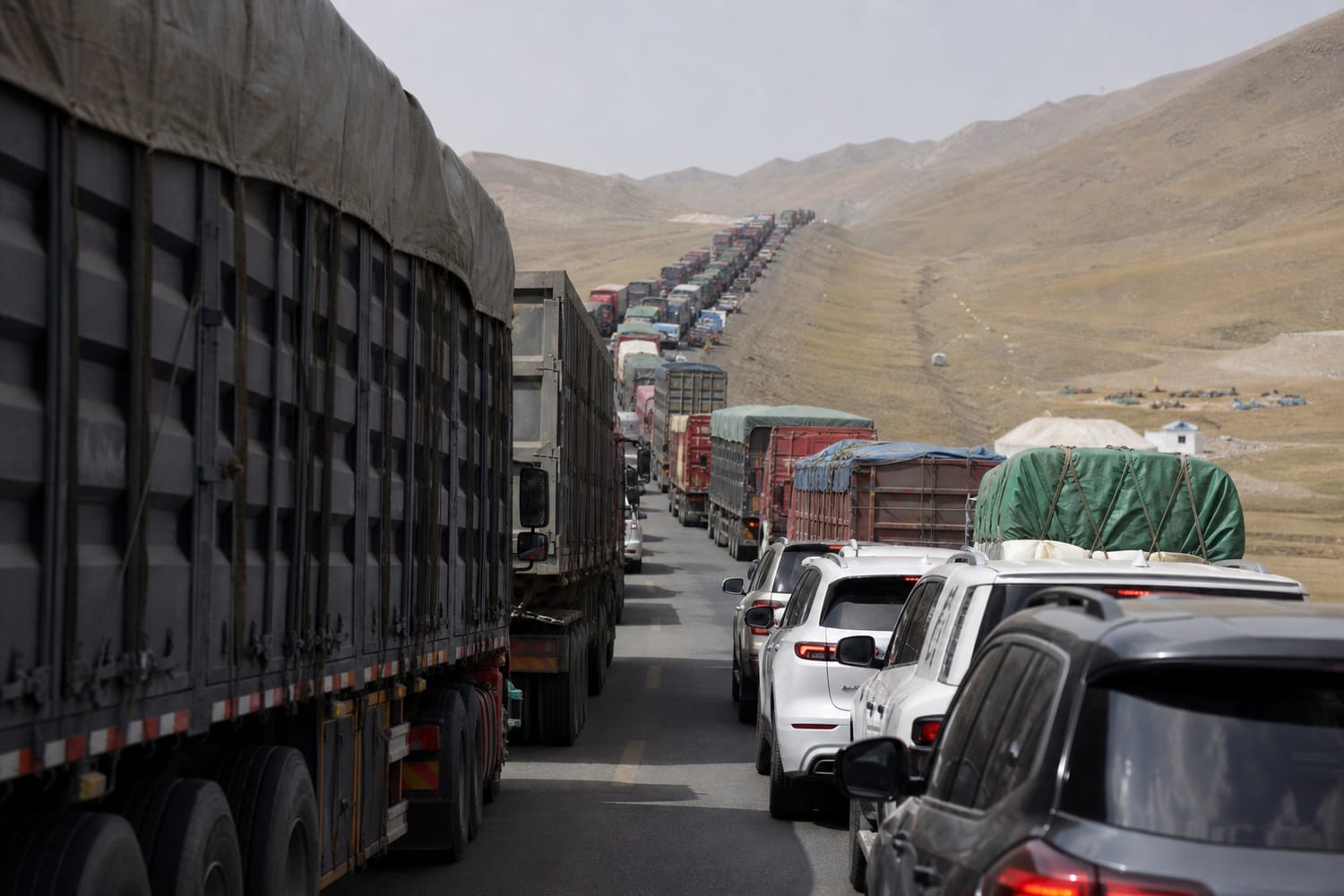how-a-traffic-jam-lasted-12-days