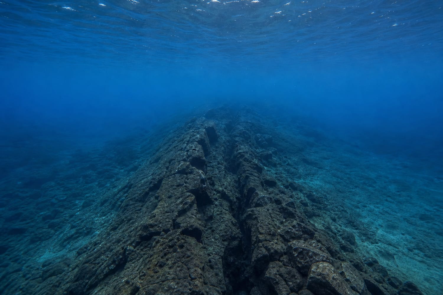how-an-underwater-mountain-range-forms