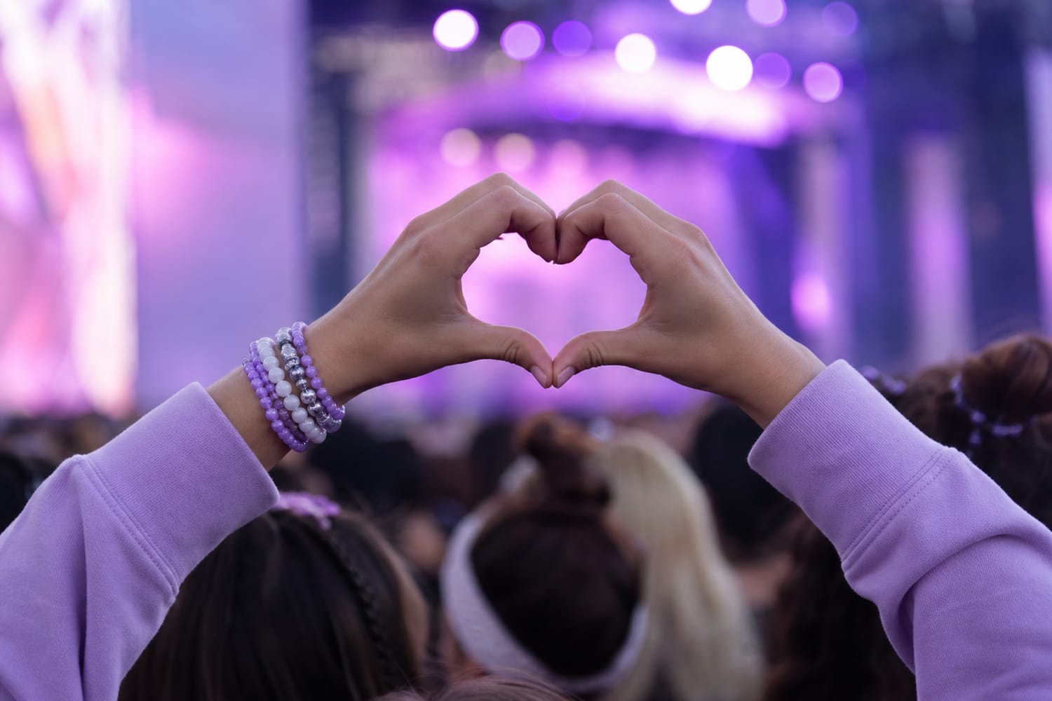swifties-and-the-era-of-fan-led-pop-dominance